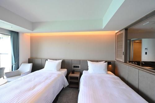 2 twin beds
