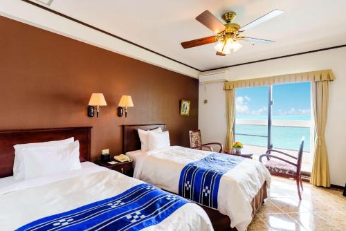 2 twin beds