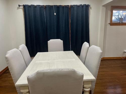 Relaxing Entire Roseland Neighborhood Apartment Unit in Chicago, USA