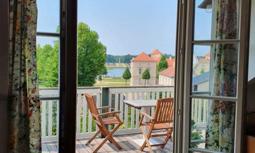 LoggiaHaus am Schloss, 5 Ferienwohnungen, teils mit Schloss- und Seeblick
