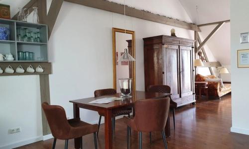LoggiaHaus am Schloss, 5 Ferienwohnungen, teils mit Schloss- und Seeblick