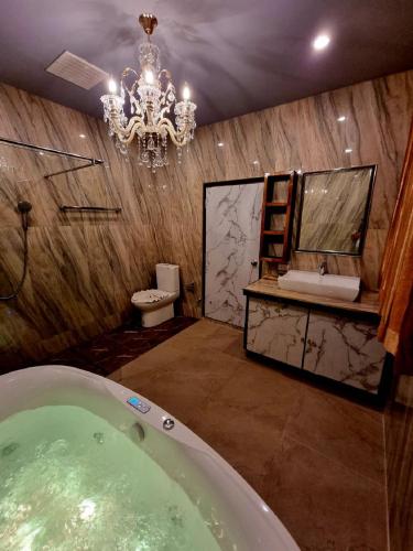 Bathroom, Grand Parazo Hotel Suvarnbhumi Airport in Samut Prakan