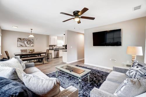 Cozy, 1-Level Cottage - 5 miles to Uptown CLT in Charlotte, USA