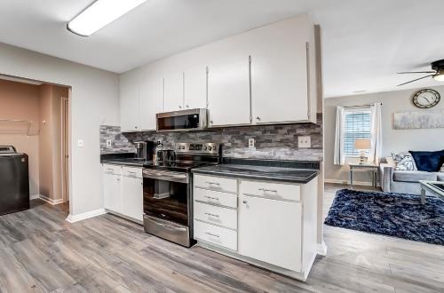 Cozy, 1-Level Cottage - 5 miles to Uptown CLT in Charlotte, USA