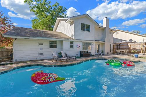 Luxury Home- Heated Pool Hot tub - Games - Pet Friendly - Accommodation - San Antonio