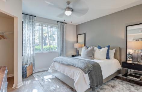 Comfort in Hollywood — Hotel in Hallandale Beach (FL)