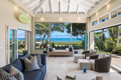 Luxury beachfront villa on a world class beach in Kailua, HI