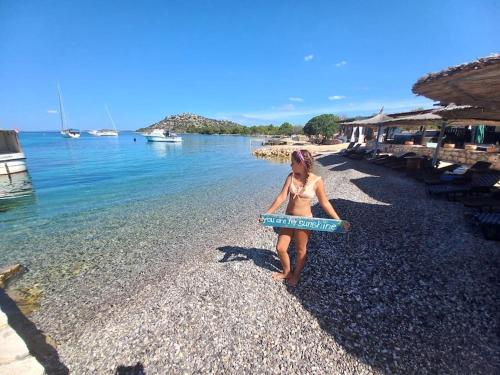 Beach resort BAIN - house Lady, free transport, pool, bbq, breakfast, restaurant, Island of Žut - Kornati