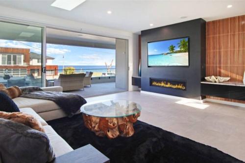 New Luxury 3 Bedroom Ocean View Warilla BeachHouse