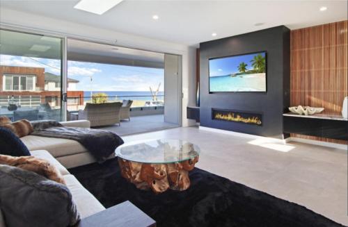 New Luxury 3 Bedroom Ocean View Warilla BeachHouse