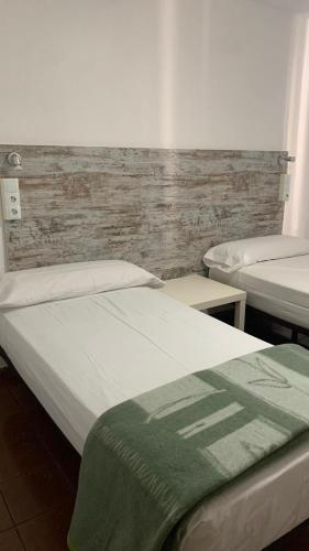 Standard Double Room with Shared Bathroom image 10