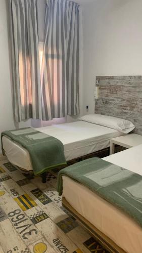 Standard Double Room with Shared Bathroom image 7