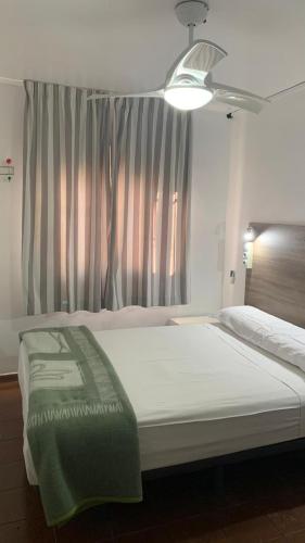 Queen Room with Shared Bathroom image 9