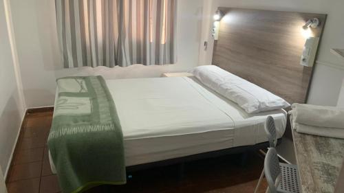Queen Room with Shared Bathroom image 8