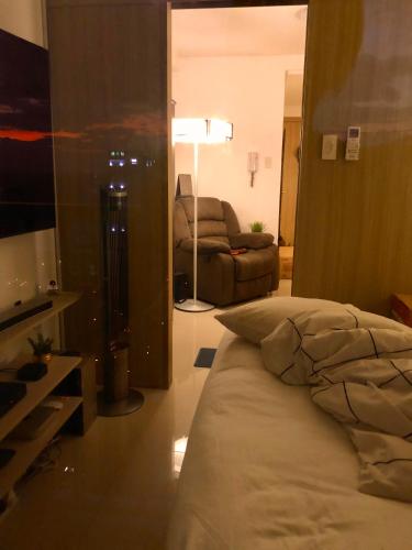 Luxury Seaside Sunset View at SM Mall of Asia with free parking, Manila (photo 5)