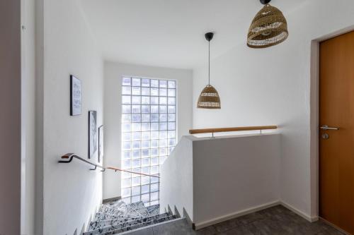 Four-Bedroom Apartment with Balcony and Mountain View   image 10