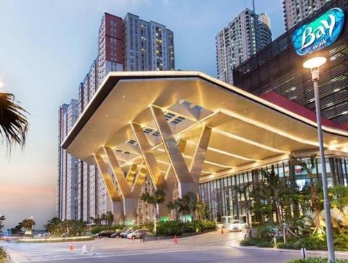 Minimalist & Comfy Studio Pool View At Baywalk Mall Pluit Tower C - Cakarta