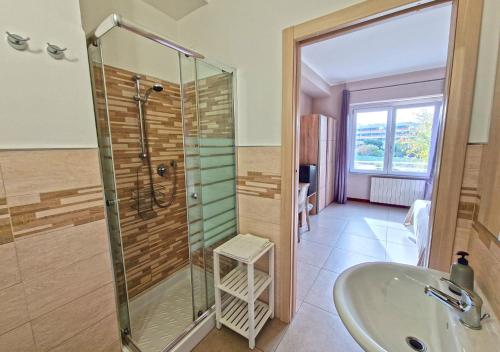 Душ, B&B Viale San Pietro in Сассарі