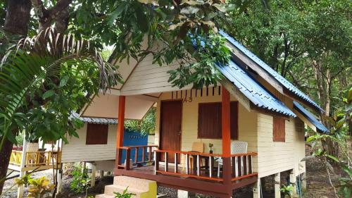Baan Suan Kayoo 2, บ้านสวนกาหยูริมทะเล อ่าวเขาควาย เกาะพยาม in Koh Phayam (Ranong)