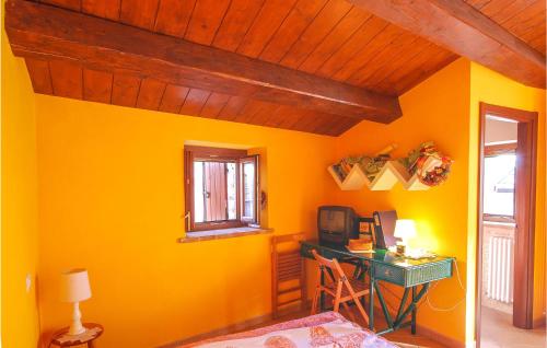 Beautiful home in Falerone with Jacuzzi, 4 Bedrooms and WiFi in Falerone