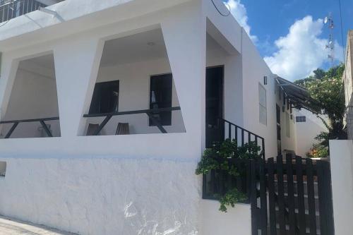 Peaceful ocean view, private courtyard. Casa Indie