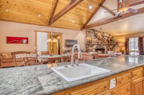 011 - Fox Manor in Big Bear Lake, USA