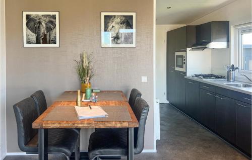 مطبخ, Stunning Home In Scherpenisse in Tholen