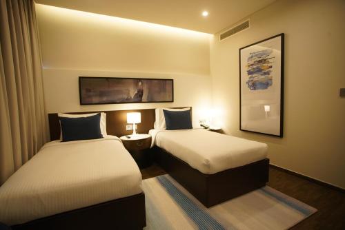 Deluxe Twin Room image 3