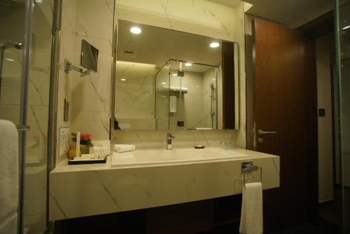 Standard Twin Room room in C - Hotel and Suites Doha