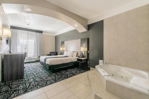 La Quinta by Wyndham Granbury - Hotel