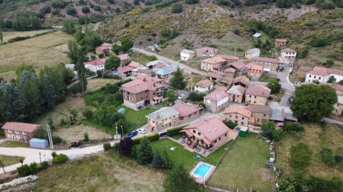 Casa de turismo rural San Martín de valdetuejar (Casa de turismo rural San Martin de valdetuejar) in Valderrueda