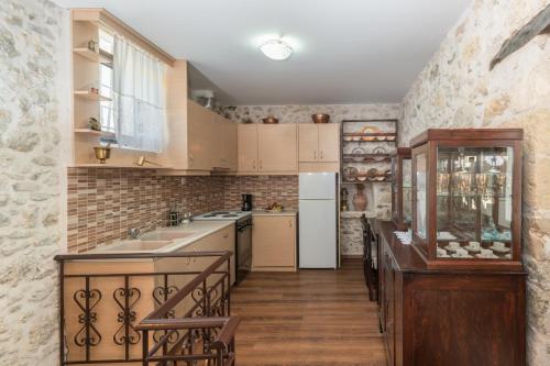 Kitchen, Krouson Mansion in Krousonas