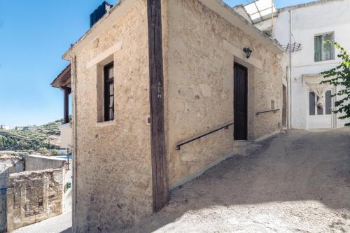 Exterior view, Krouson Mansion in Krousonas