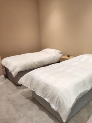 City Centre 2 bedrooms 2 Ensuite Flat free parking Room Type - Two-Bedroom Apartment