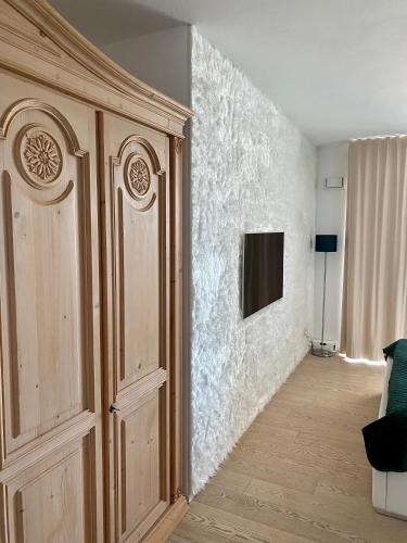 ALPEN-PANORAMA SUITE - Einzigartige Privatsuite hoch über München, 12tes OG, Alpenblick, Loggia, Whirlpool, 15 Minuten zum Zentrum, Ruhe und Erholung in der Stadt München für privat und geschäftlich Reisende, Munich (photo 7)