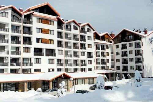 Apartment E23 Borovets Gardens in Бороветс