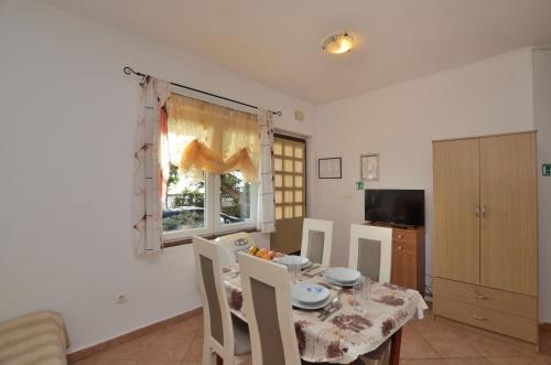 One-Bedroom Apartment image 1