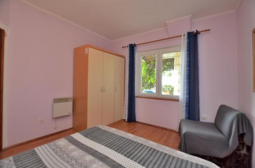 One-Bedroom Apartment image 8
