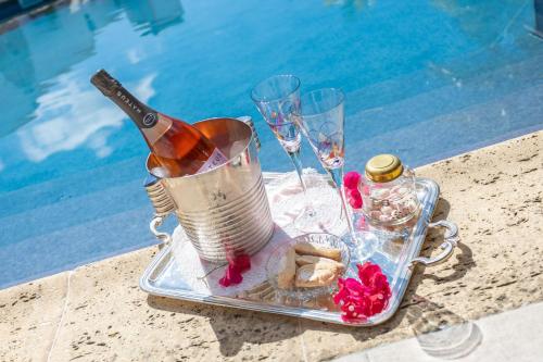 مسبح, Mille et une Nuits - La Vénus de Lisbonne (Mille et une Nuits - La Venus de Lisbonne) in Vila Franca de Xira