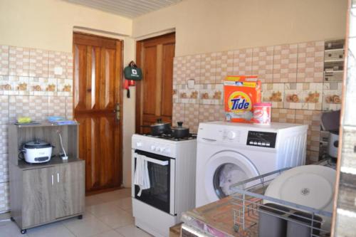 Fully air-con 3Bed Villa-Wifi -hot water -cable tv