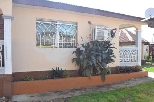 Fully air-con 3Bed Villa-Wifi -hot water -cable tv