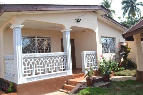 Fully air-con 3Bed Villa-Wifi -hot water -cable tv