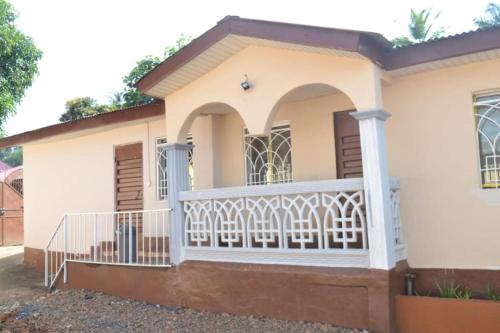 Fully air-con 3Bed Villa-Wifi -hot water -cable tv