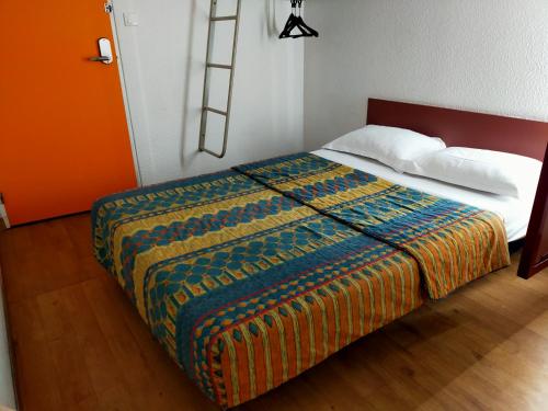 Chambre triple, salle de bain partagée