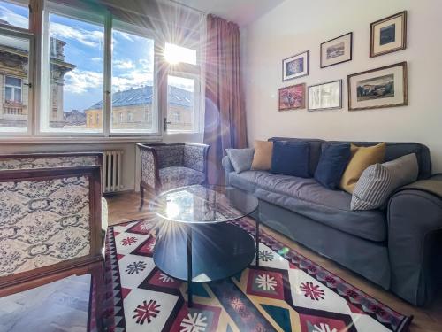 TurnKey I Vintage Terrace Apartment, Praga