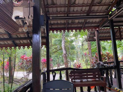 Rustic Chalet - Dahlia n Mawar at Sedim Vista