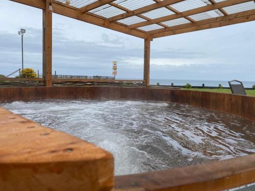 Peldbaseins, El Reflejo Lodge Spa - Queilen - Chiloé (El Reflejo Lodge Spa - Queilen - Chiloe) in Aitui