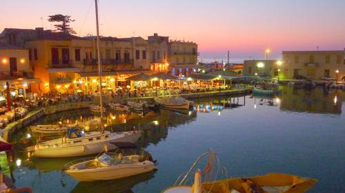 Faros Rooms & Suites - image 2