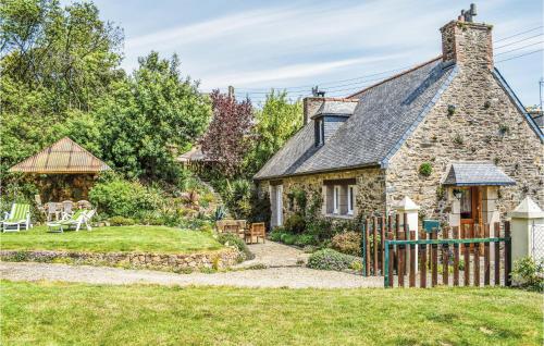 Holiday Home Rue Jarl Priel gîte à louer Plouguiel