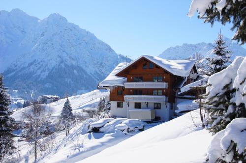 Gästehaus am Berg in Hirschegg, Österreich